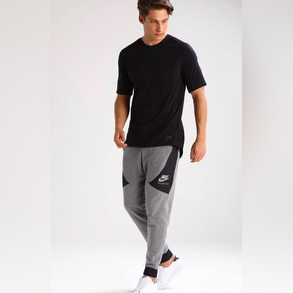 Nike Men's Sportswear Bonded Athletic Work Out Gym Guys Black T-Shirt SIZE SMALL